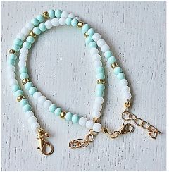 Armband 4mm mint-groene en witte rocaille kralen