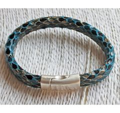 Leren armband blauw metallic met magneet sluiting, 20cm.