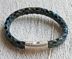Armband kunstleer blauw/grijs/metallic met magnetische sluiting, 21cm.
