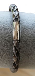 Armband kunstleer grijs met magnetische sluiting, 19cm