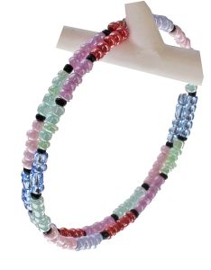 Memory wire armband kleurige 3mm rocaille kraaltjes. 