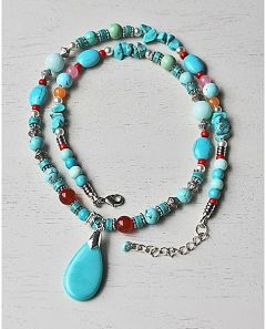 Lange turkoois ketting met agaat en jade kralen. 60cm.