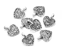 Bedel hartje filigrain zilverkleurig 18x15mm