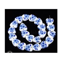 Kraal hartje blauwe bloem, 15x15mm. Per 2 stuks.