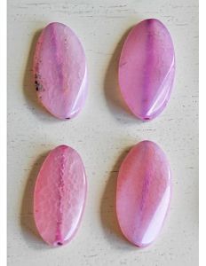 Kraal Agaat chalcedoon ovaal roze-magenta 35-40x20mm. Per stuk.