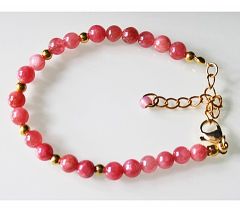 Armband donker roze jade met rvs gouden kraaltjes