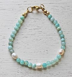 Armband 4,5mm Amazoniet kraaltjes met cultive zoetwater rijst pareltjes