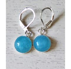 Oorbellen jade aquamarijn kleur 10mm, sluitbare oorhaken