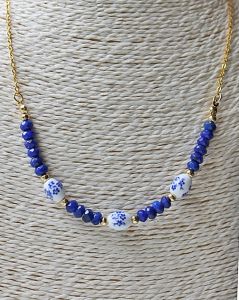 Ketting delftsblauwe kralen met facetgeslepen Jaspis kralen
