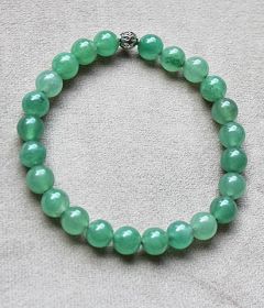 Armband groene Aventurijn kralen, met zilverkleurige kraal. 19-20cm.