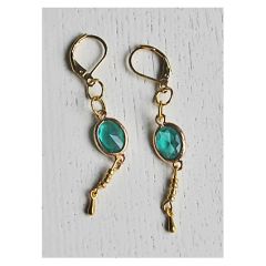 Set oorbellen lichte teal kleur kraal met goldplated rvs sluiting