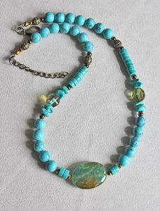ketting blauwe turkoois kleur kralen met vuur agaat