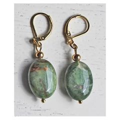 Oorbellen ovalen opaalkralen donkergroen met iets bruinig, 18x14mm
