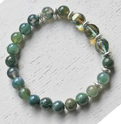 Armband 8mm Mos Agaat kralen met facetgeslepen tsjechische kralen. 20cm.