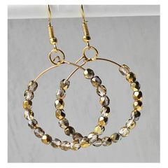 Hoepel oorbellen facetgeslepen kristal met goudplated kralen