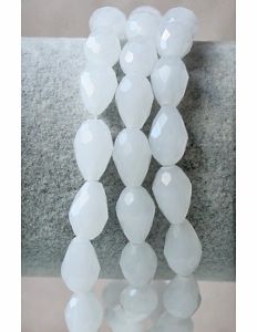 Druppel glaskralen imitatie jade wit, 11-12x8mm. Per 10 stuks.