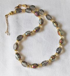 Ketting deels magenta gekleurd, deels frosted, AAA kwaliteit glaskralen