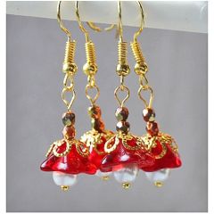 Oorbellen rood, goudkleur en pareltje