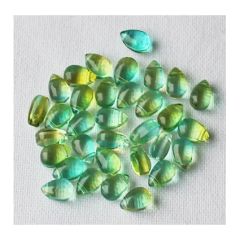 Glas transparant druppelkralen turkoois 9x6x5mm. Per 40 stuks.