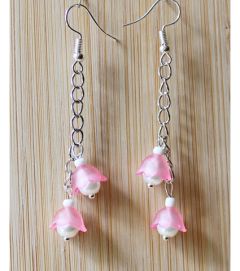 Oorbellen kleine roze bloempjes aan lange hanger