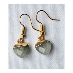 Oorbellen Labradoriet met goudkleurig kapje
