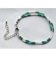 Armband Miyuki delica 2mm kralen smaragd groen met aqua groen en wit