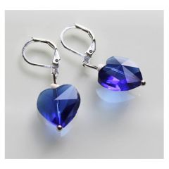 Oorbellen donker saffier blauwe glazen hartjes