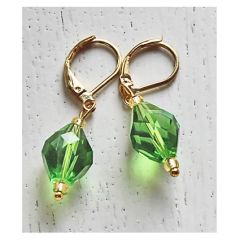 Oorbellen transparante lichtgroene druppelkraal