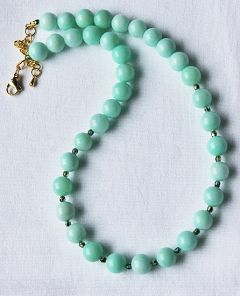 Ketting zachte mint kleurige 10mm jade, 43cm