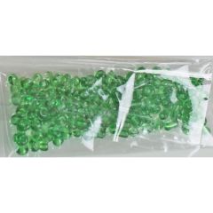 Zakje licht groene 2-3mm glaskraaltjes, gemiddeld 235-250 stuks.