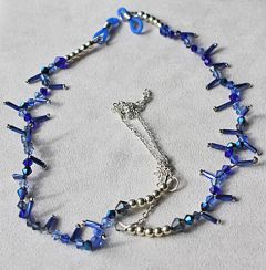(Zonne)bril ketting of koord blauwe bicone en buggle kralen