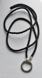 Zwarte ketting  80cm met zilverkleurig groot slot.