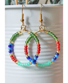 Hoepel oorbellen 3mm Miyuki rocaille kralen rood, groen, blauw, goudkleurig
