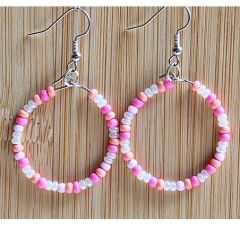 Hoepel oorbellen zacht roze 2-3mm kralen