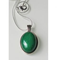 Ketting met groene jade hanger, 35x20mm.