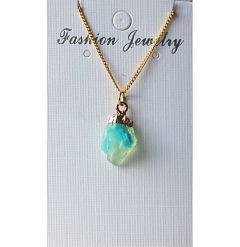 Resin turkooiskleur hangertje aan goudkleurige ketting