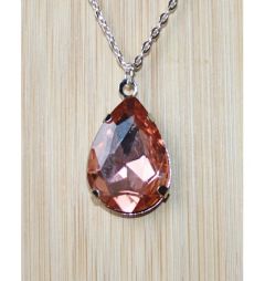 Ketting met druppel roze abrikooskleurige hanger 25x18mm