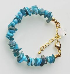 Armband Apatiet splitkralen met bergkristal hanger.