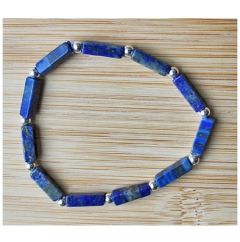 Armband Lapis Lazuli kolomkralen met platina plated tussenkralen.