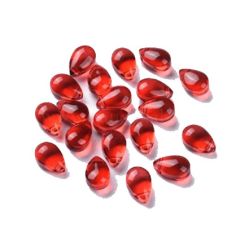 Glas transparant druppelkralen rood 9x6x5mm. Per 25 stuks.