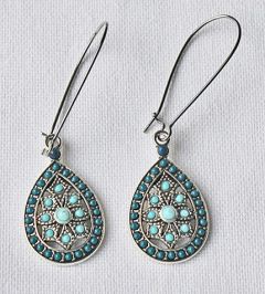 Set vintage oorbellen metalen druppel hanger met kleine kraaltjes