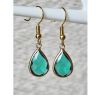 Druppel oorbellen met groene facetgeslepen kristal hanger