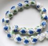 Keramiek hartje blauw met groen. 11x12mm. Per stuk.