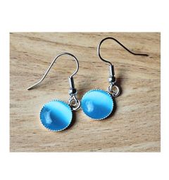 Oorbellen cat eye zacht blauw 10mm