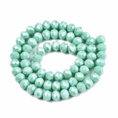Snoertje facetgeslepen kralen 8x6mm zacht aquamarijn groen met parelglans. 33-34 stuks.