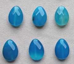 Facetgeslepen druppel Agaat licht blauw, 18x13x5mm. Per stuk.