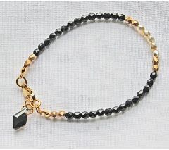 Armband 4mm facetgeslepen zwarte, parelmoer en goudkleur kralen