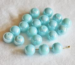 Zakje met 10 stuks 10mm opaque glaskralen, licht blauw
