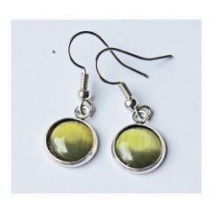 Oorbellen cat eye olijf groen 10mm