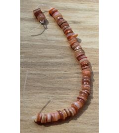 Schelpkralen creme-roze 7x2mm. Per 55-60 stuks.